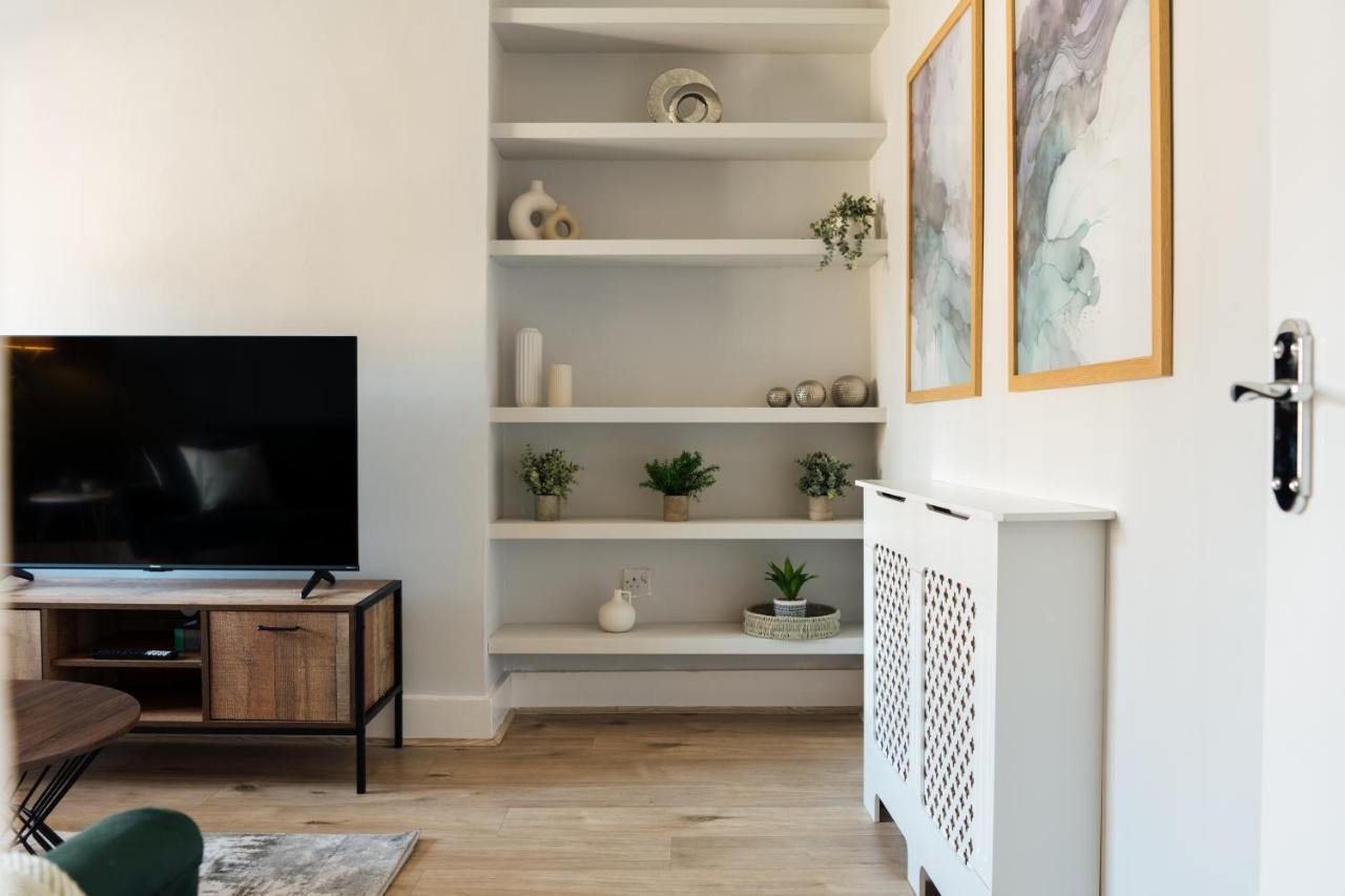 Stunning & Stylish 2 Bed Flat In West London Apartment Екстериор снимка