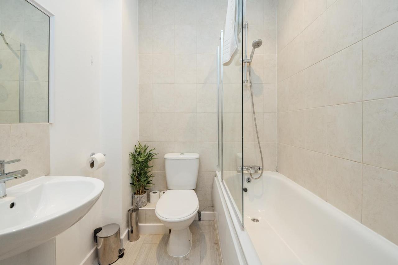 Stunning & Stylish 2 Bed Flat In West London Apartment Екстериор снимка