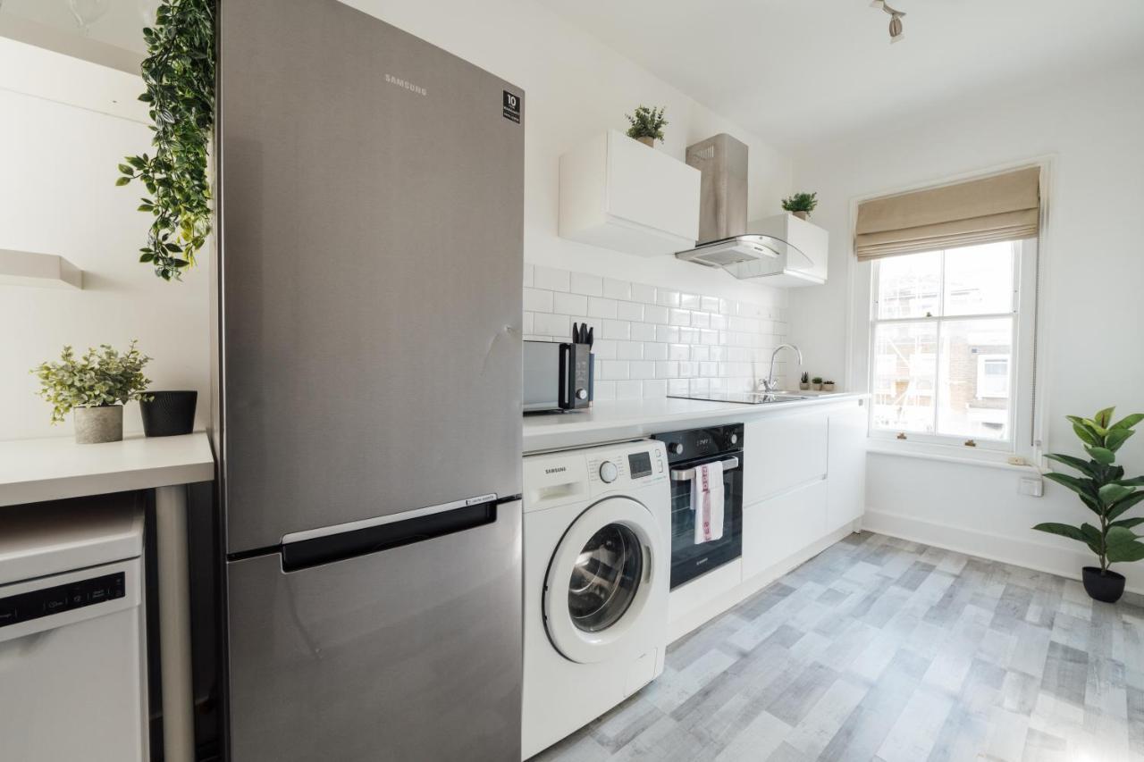 Stunning & Stylish 2 Bed Flat In West London Apartment Екстериор снимка