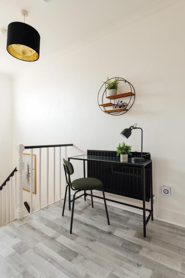 Stunning & Stylish 2 Bed Flat In West London Apartment Екстериор снимка